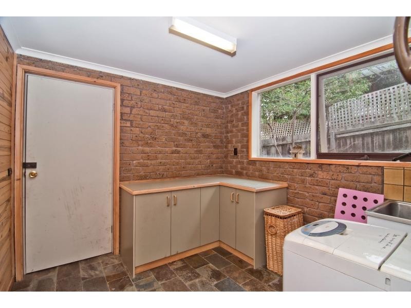 4 Darvell Close, Wheelers Hill VIC 3150