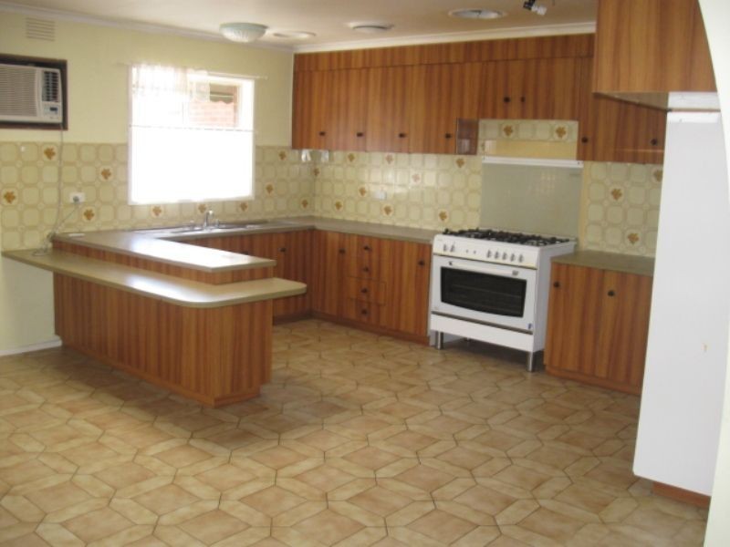 48 Kingsclere Avenue, Keysborough VIC 3173