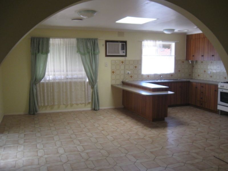 48 Kingsclere Avenue, Keysborough VIC 3173