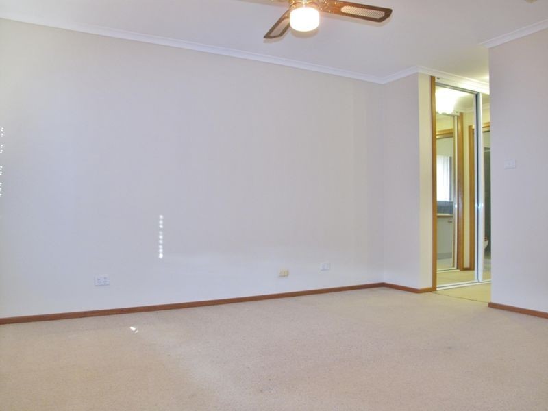 5 Edward Freeth Drive, Endeavour Hills VIC 3802