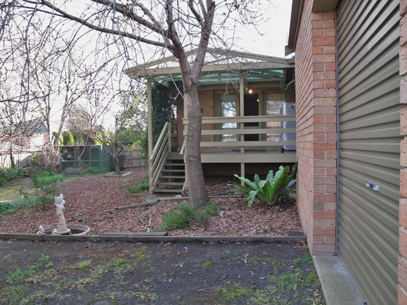 5 Edward Freeth Drive, Endeavour Hills VIC 3802