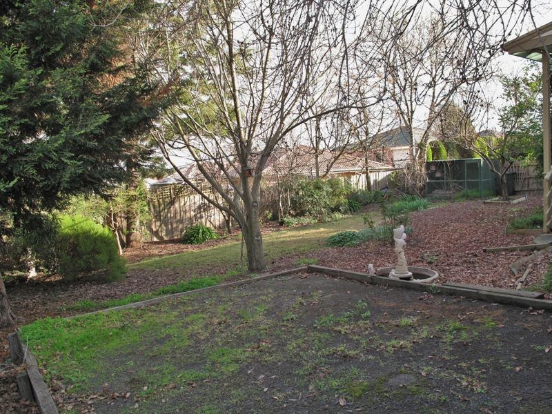 5 Edward Freeth Drive, Endeavour Hills VIC 3802