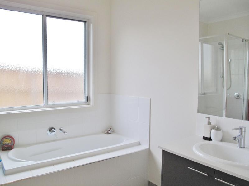 5 Hayden Grove, Pakenham VIC 3810