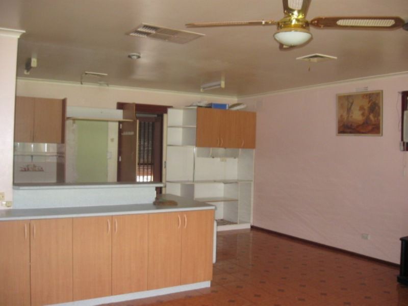 24 Worsley Avenue, Clayton South VIC 3169