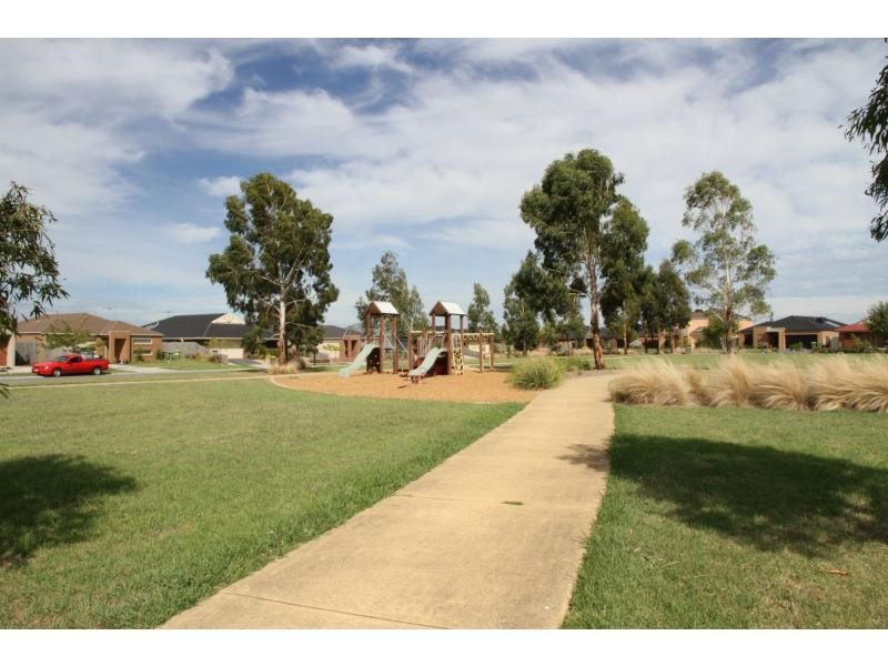 9 Daphne Court, Pakenham VIC 3810