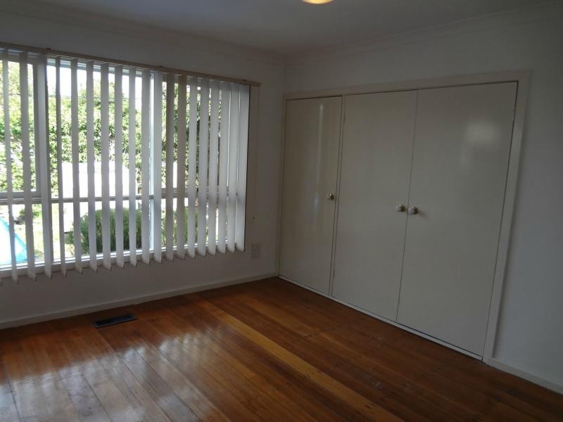 50 Rosslyn Avenue, Seaford VIC 3198