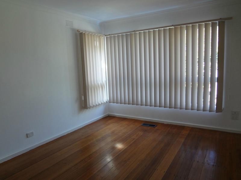 50 Rosslyn Avenue, Seaford VIC 3198
