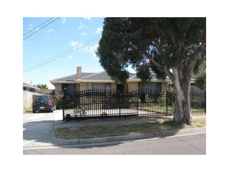 8 Manooka Court, Keysborough VIC 3173