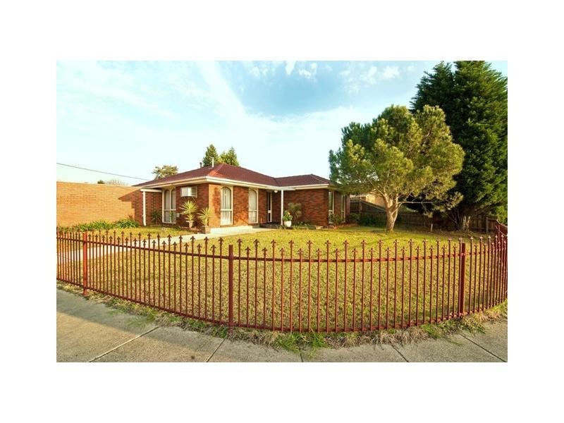 18 Jarvis Crescent, Dandenong North VIC 3175