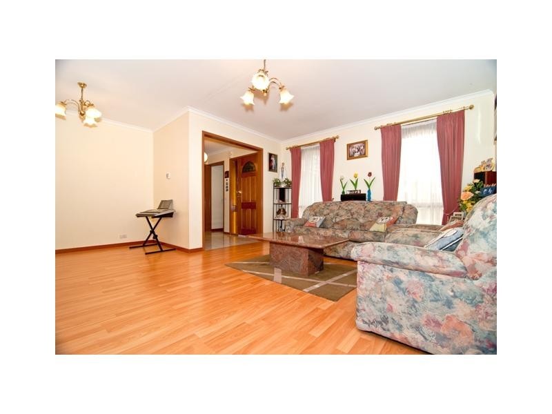 18 Jarvis Crescent, Dandenong North VIC 3175