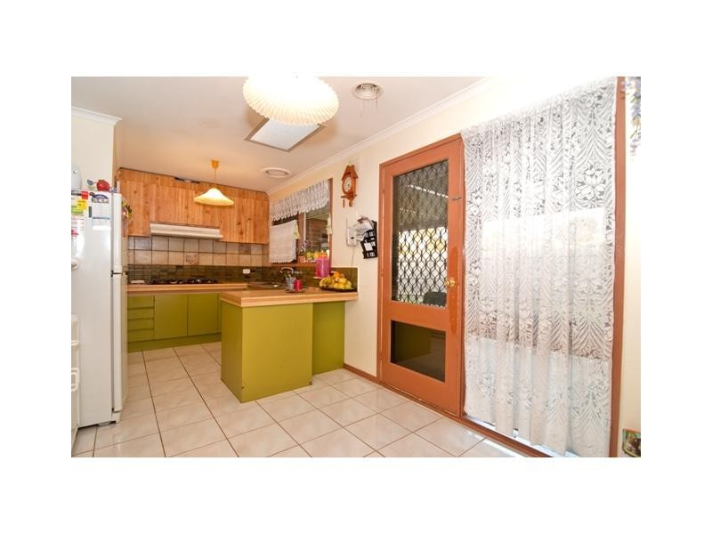 18 Jarvis Crescent, Dandenong North VIC 3175