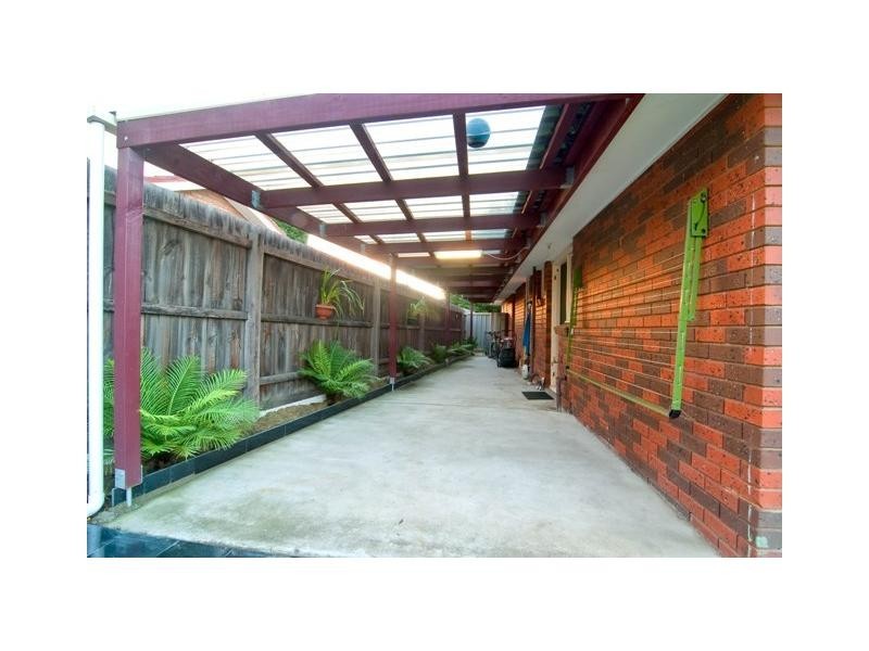 18 Jarvis Crescent, Dandenong North VIC 3175