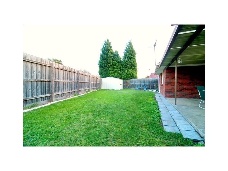 18 Jarvis Crescent, Dandenong North VIC 3175