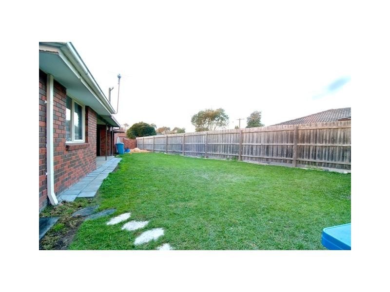 18 Jarvis Crescent, Dandenong North VIC 3175