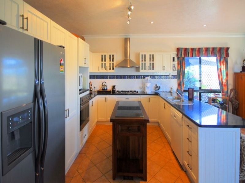 21 Woodfield Road, Rasmussen QLD 4815