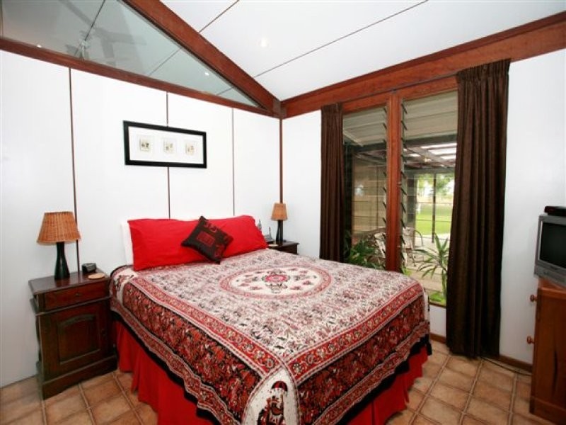 4 The Esplanade, Toolakea QLD 4818