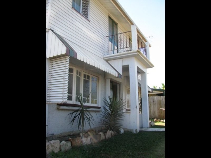 15 baxter Street, West End QLD 4810