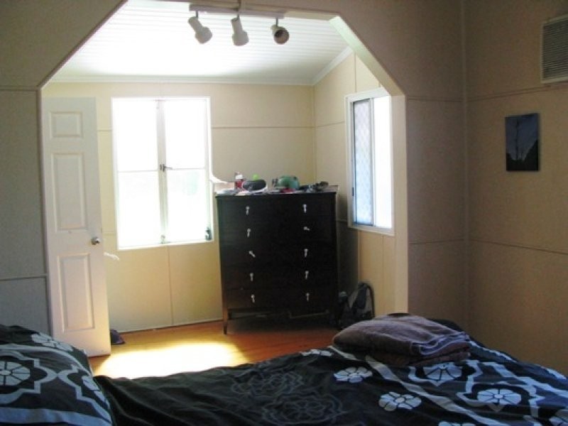 15 baxter Street, West End QLD 4810