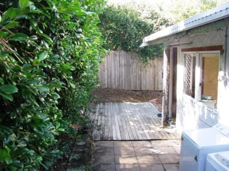 15 baxter Street, West End QLD 4810