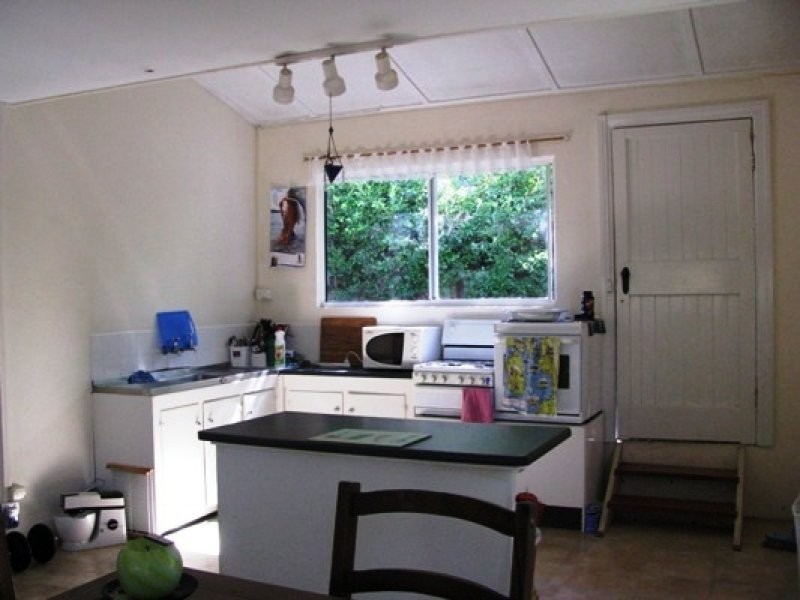 15 baxter Street, West End QLD 4810