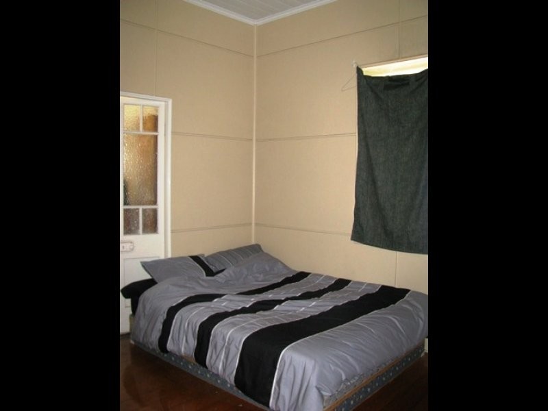 15 baxter Street, West End QLD 4810