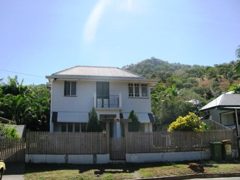 15 baxter Street, West End QLD 4810