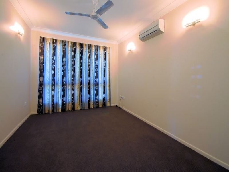 8 Chapple Street, Mount Louisa QLD 4814