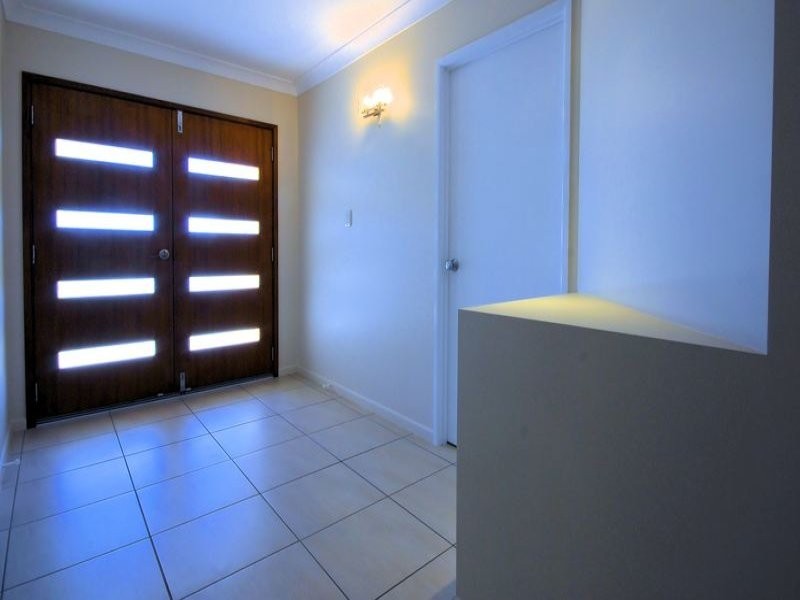 8 Chapple Street, Mount Louisa QLD 4814