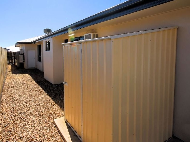 8 Chapple Street, Mount Louisa QLD 4814