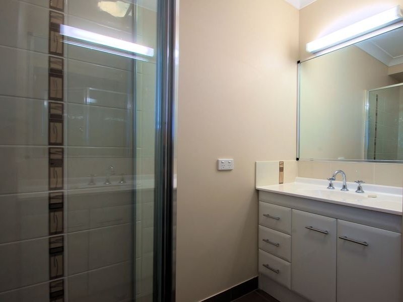 8 Chapple Street, Mount Louisa QLD 4814