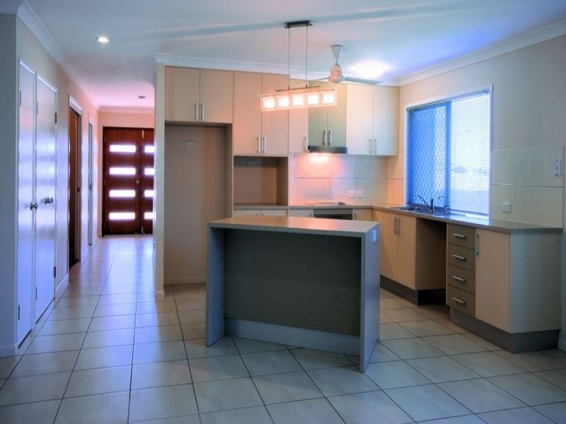 8 Chapple Street, Mount Louisa QLD 4814