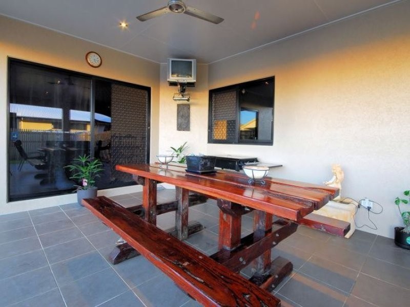 16 Daintree Drive, Bushland Beach QLD 4818