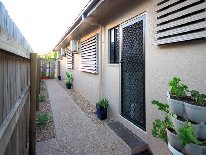 16 Daintree Drive, Bushland Beach QLD 4818