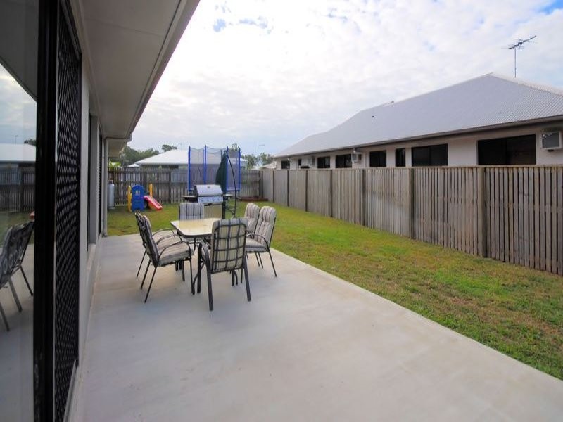 18 Coolaree Drive, Bushland Beach QLD 4818
