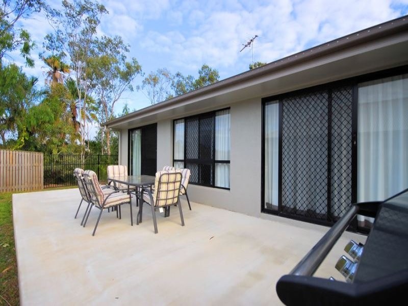 18 Coolaree Drive, Bushland Beach QLD 4818