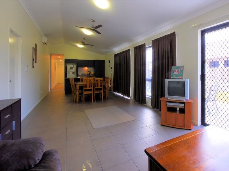 18 Coolaree Drive, Bushland Beach QLD 4818