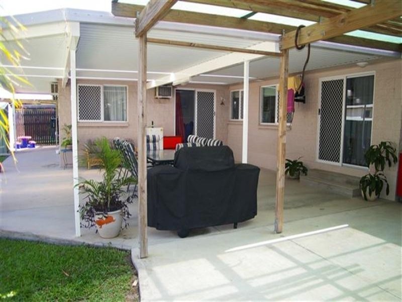 18 St Ives Street, Mount Louisa QLD 4814