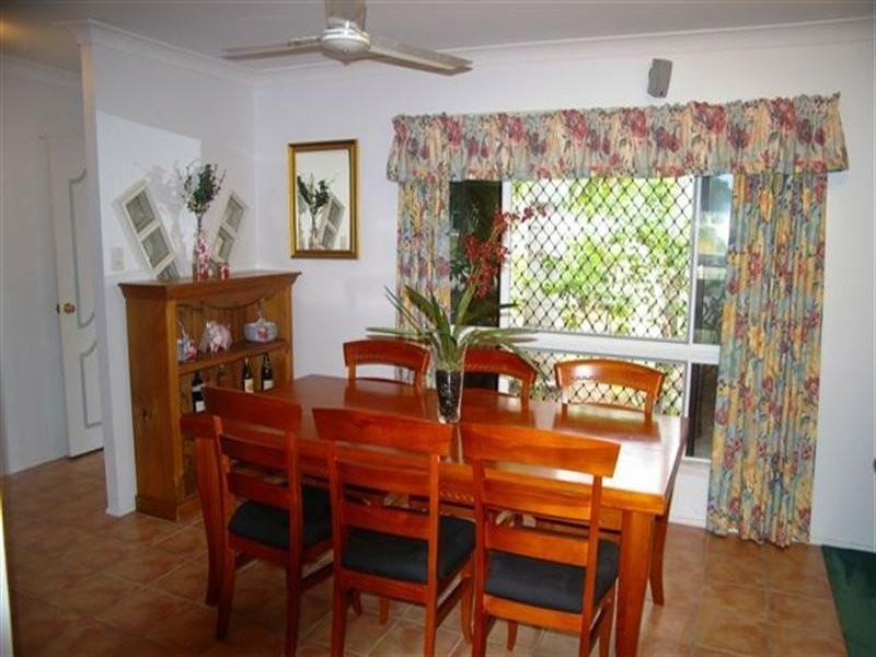 18 St Ives Street, Mount Louisa QLD 4814