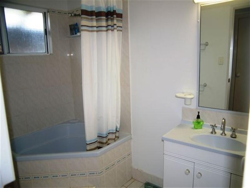 18 St Ives Street, Mount Louisa QLD 4814