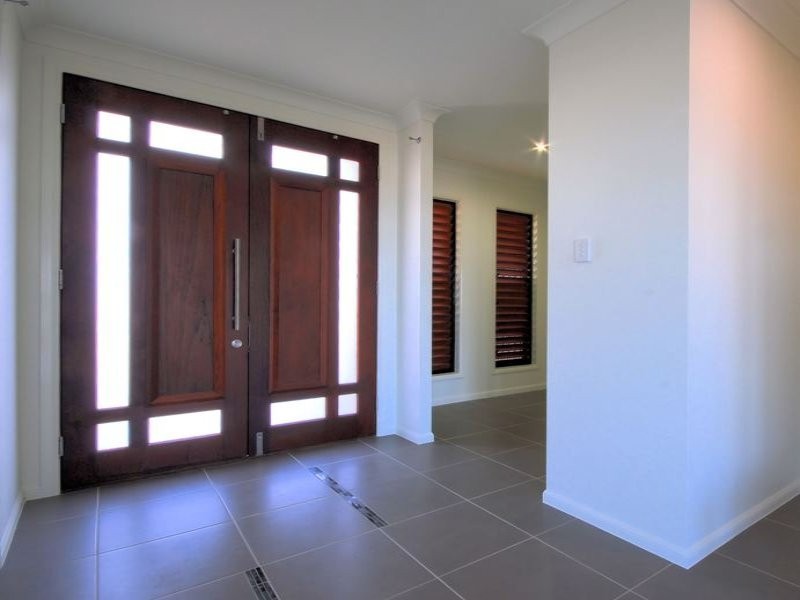 1 Deedes Crescent, Bushland Beach QLD 4818