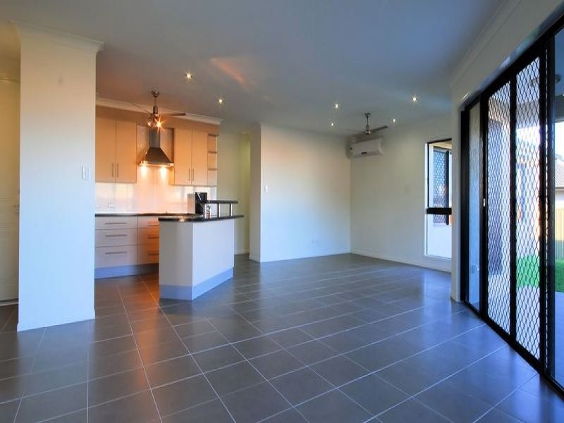 1 Deedes Crescent, Bushland Beach QLD 4818