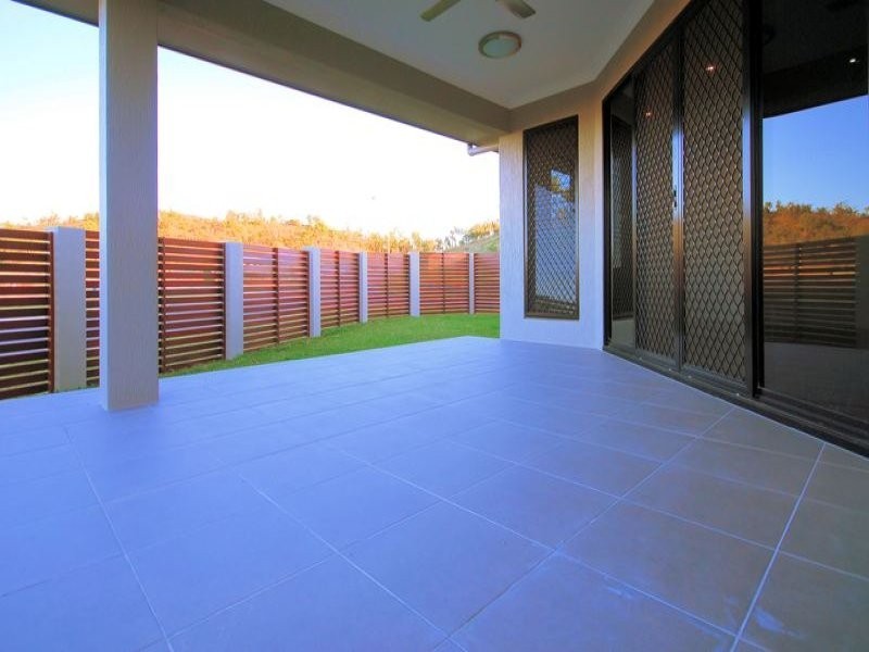 1 Deedes Crescent, Bushland Beach QLD 4818