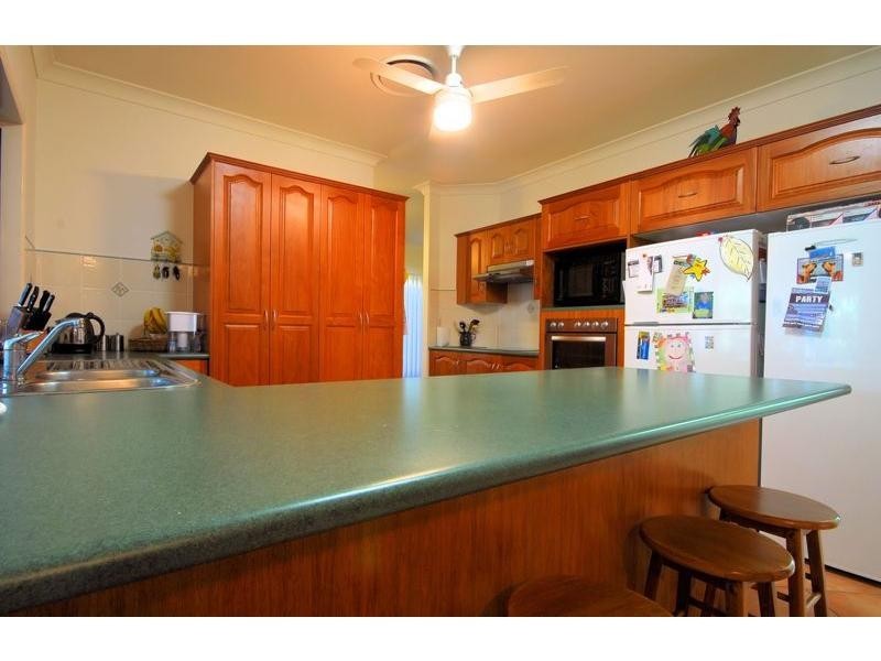Bushland Beach QLD 4818