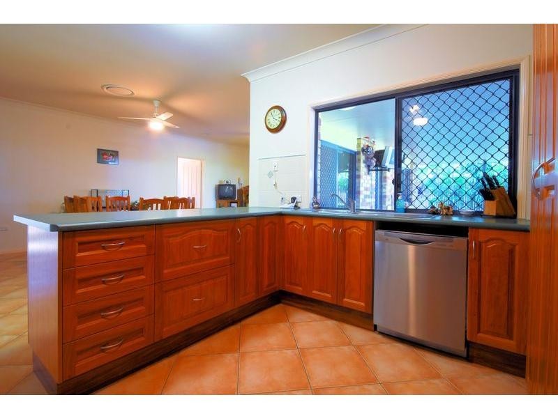 Bushland Beach QLD 4818