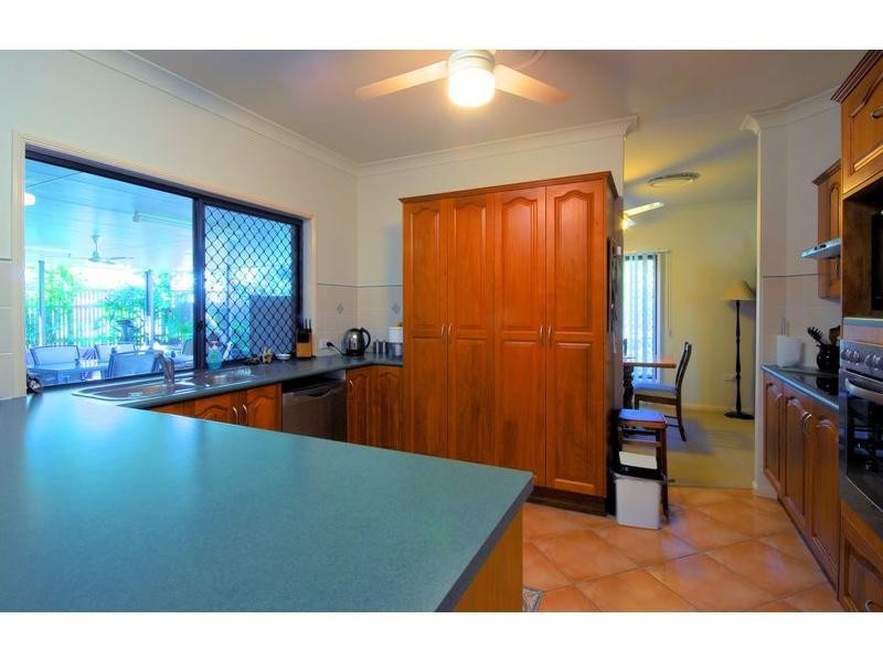 Bushland Beach QLD 4818