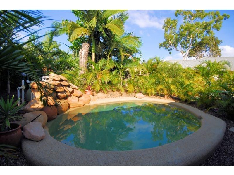 Bushland Beach QLD 4818