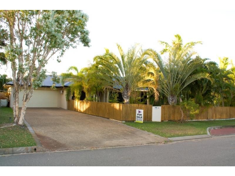 5 Luke Court, Bushland Beach QLD 4818