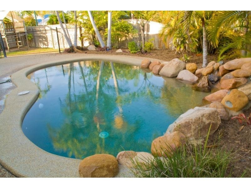 5 Luke Court, Bushland Beach QLD 4818