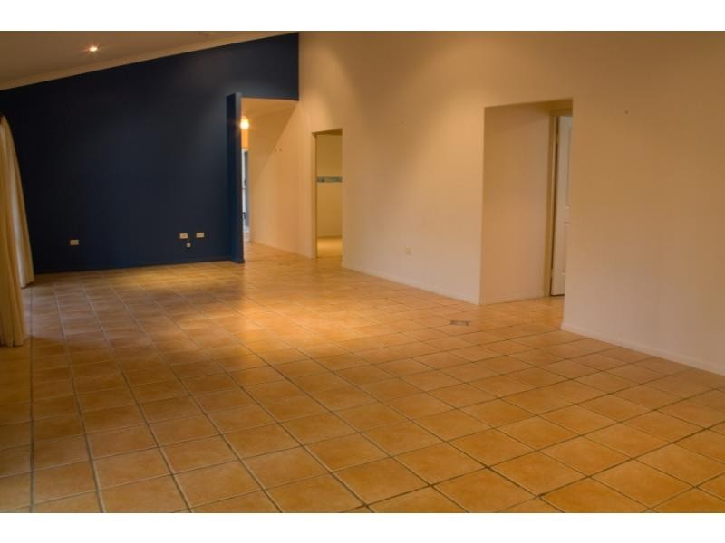 5 Luke Court, Bushland Beach QLD 4818