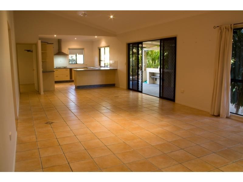 5 Luke Court, Bushland Beach QLD 4818